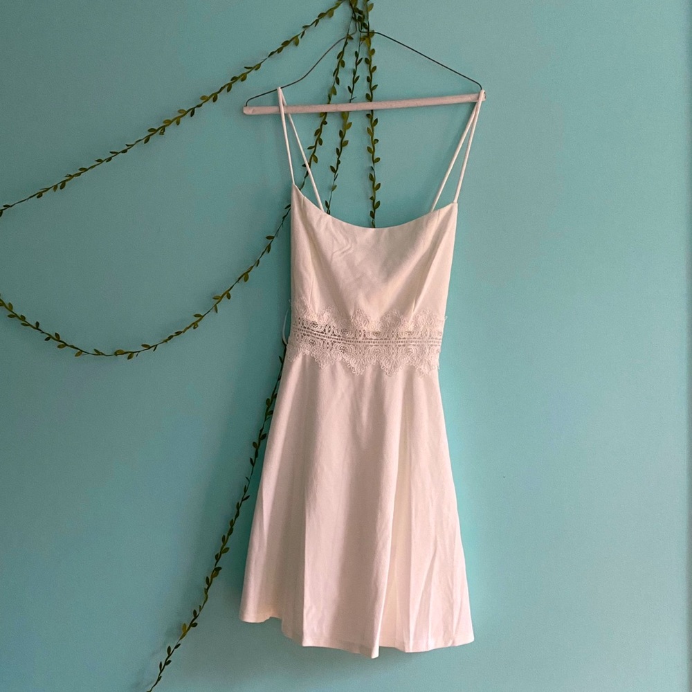 BRAND NEW thin strapped flowy white dress